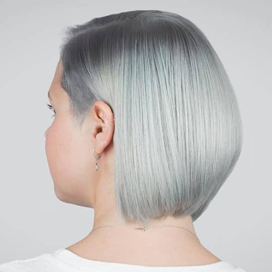 14 Stunning Silver Hair Looks Worth Saving (Straight, Wavy & Everything In Between!) 05