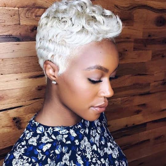 14 Stunning Silver Hair Looks Worth Saving (Straight, Wavy & Everything In Between!) 08