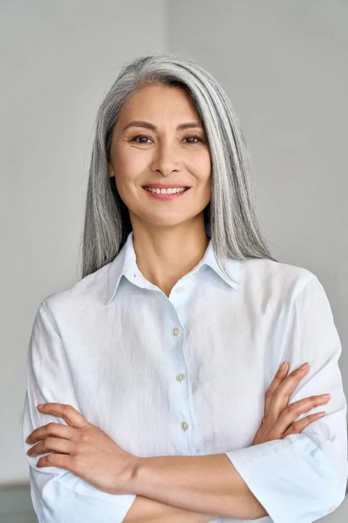 14 Stunning Silver Hair Looks Worth Saving (Straight, Wavy & Everything In Between!) 09